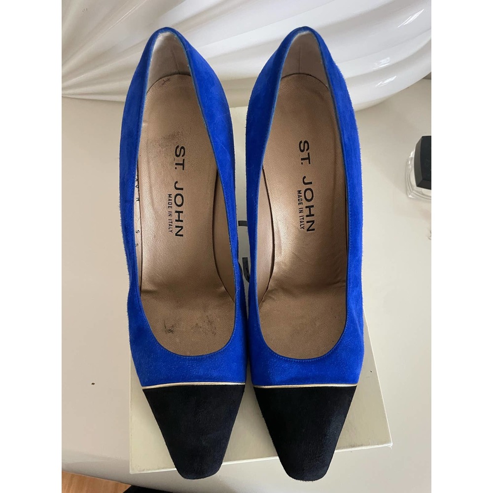 👗 St. John Beautiful Suede Pumps 👗